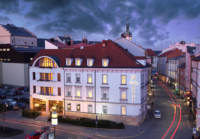 exterier_nocní_top